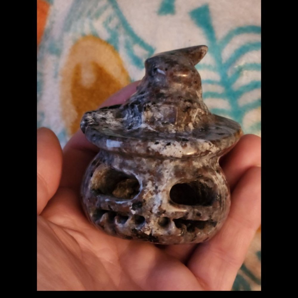 Crystal Jack'o'lantern witch Que Sera stone